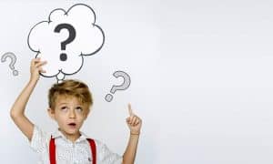 Un enfant se demande "pourquoi ?"